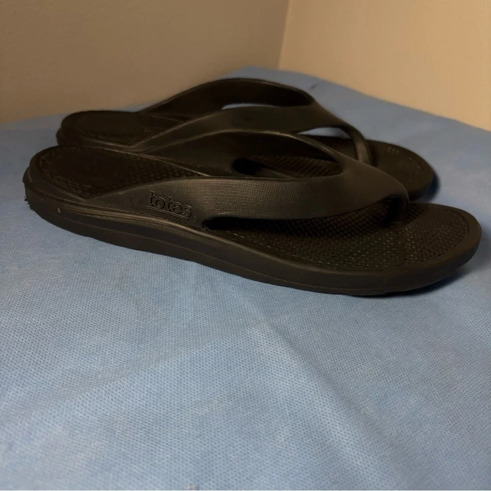 Toes Black Flip Flop Sandals